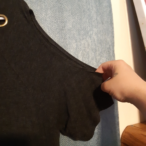 Cold shoulder top - Picture 3 of 3